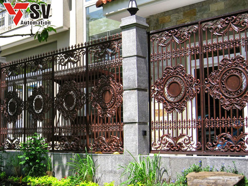 Mẫu hàng rào kim loại mang phong cách cổ điển