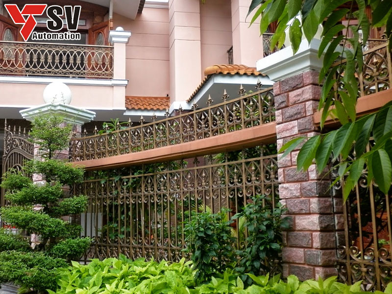 Mẫu hàng rào kim loại dùng cho nhà ở