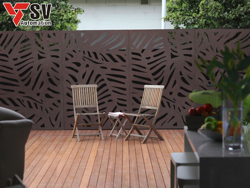 Màu sắc vách ngăn ngoại thất nên phù hợp với vị trí lắp đặt